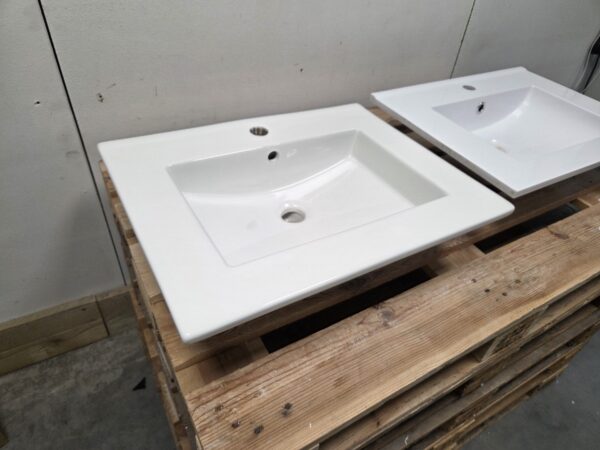 Wastafel 60 x 47 cm keramiek wit met 1 kraangat